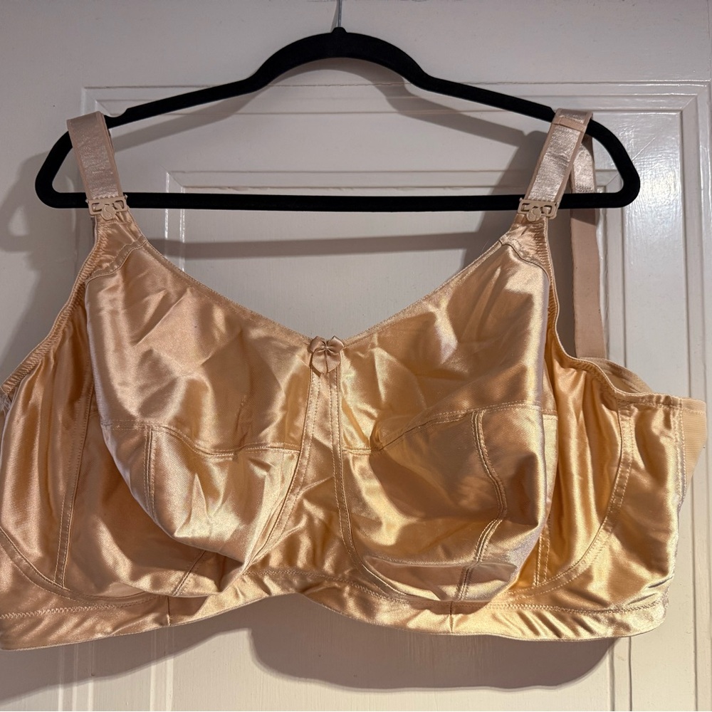 Goddess No Wire Elegant Satin Bra in Cream barely worn